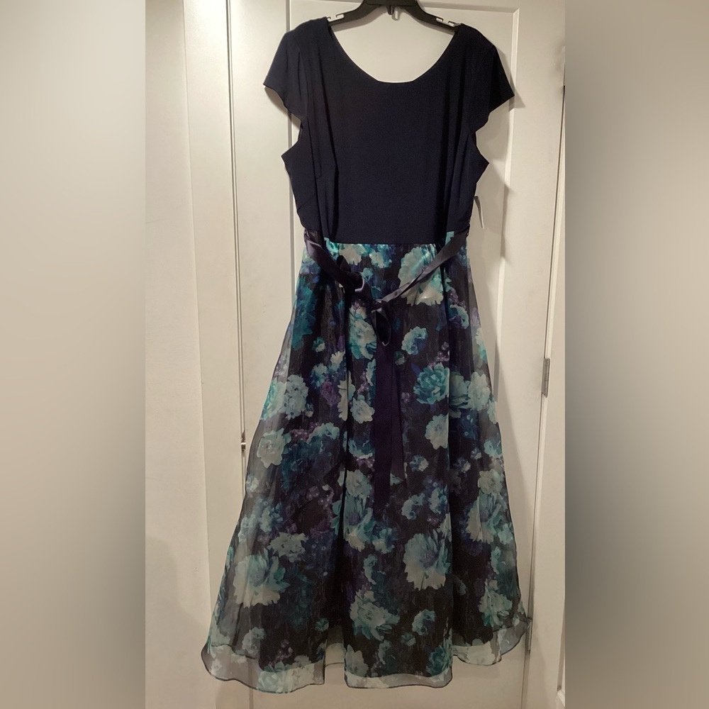 NWT SLNY Size 18W Floral-Skirt‎ Gown